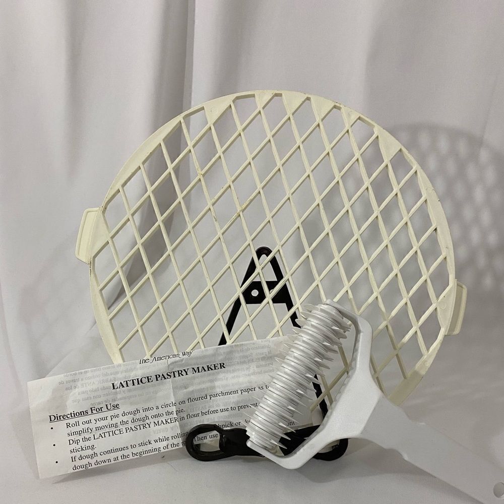 NWOT Lattice Pie Crust Cutters